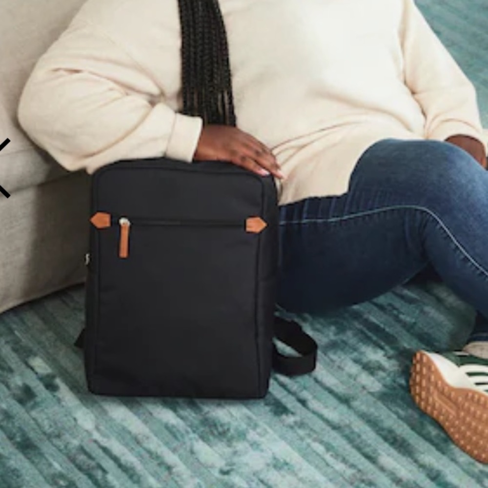 DSW black backpack 🎒 - Picture 6 of 13